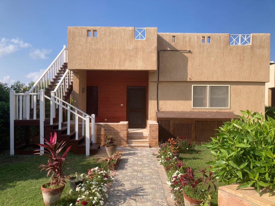 Property building, Facade/entrance, Garden view