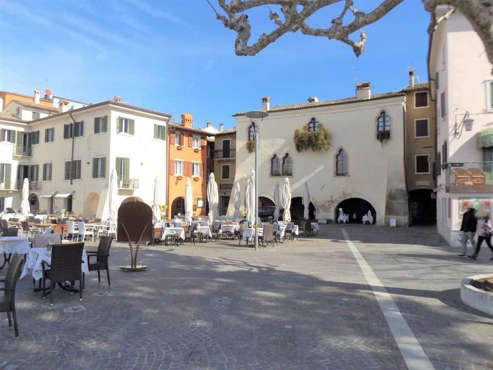 Neighbourhood, Area and facilities