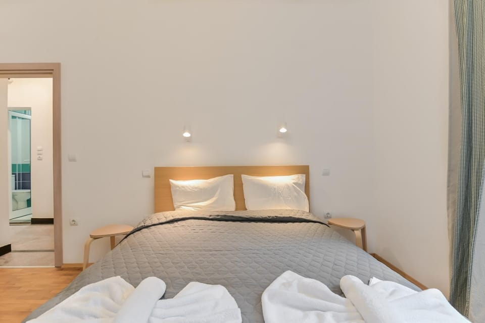 Bed, Bathroom, Bedroom, towels