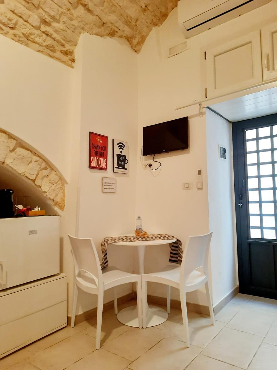 Room 20 - Piccola Camera in pietra bianca Bed and Breakfast in Giovinazzo