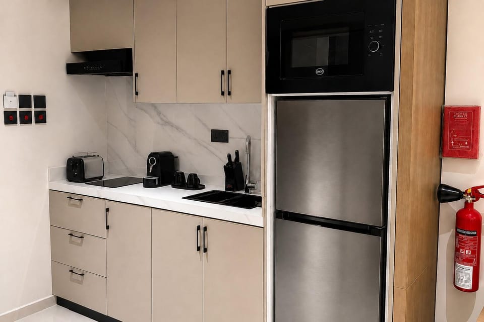 Coffee/tea facilities, Kitchen or kitchenette, microwave, stove, toaster