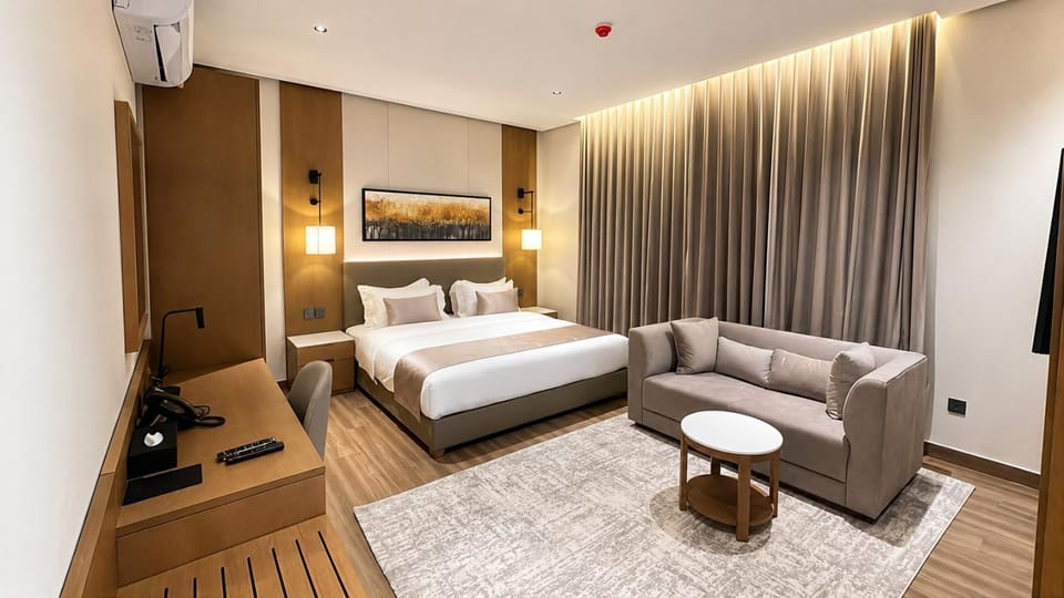 Bed, Photo of the whole room, Seating area, Bedroom