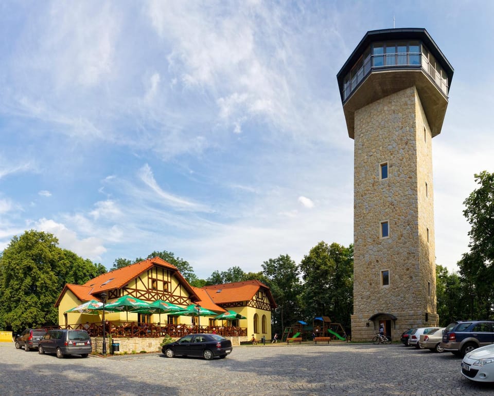 Restaurant/places to eat, Facade/entrance, Area and facilities