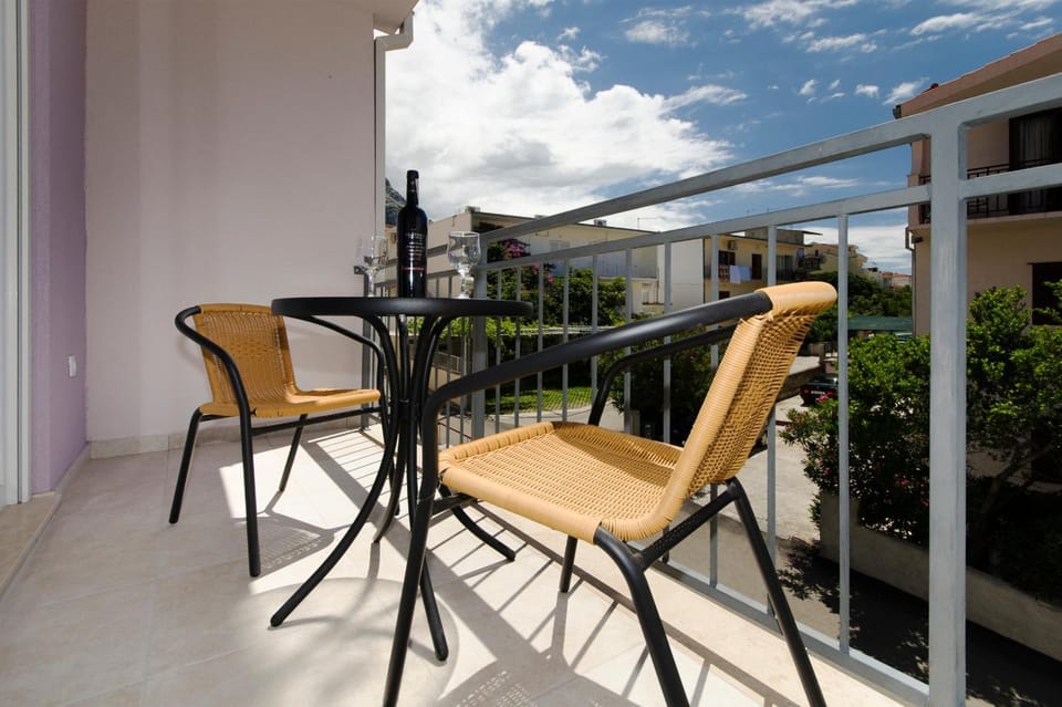 Balcony/Terrace, Street view
