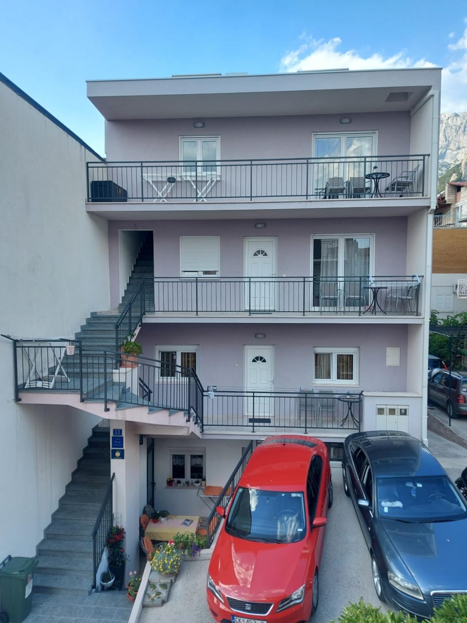 Property building, Day, Balcony/Terrace, Photo of the whole room, Street view, Parking, Internal: Not applicable to any particular room