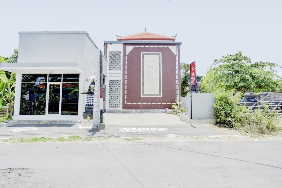Facade/entrance
