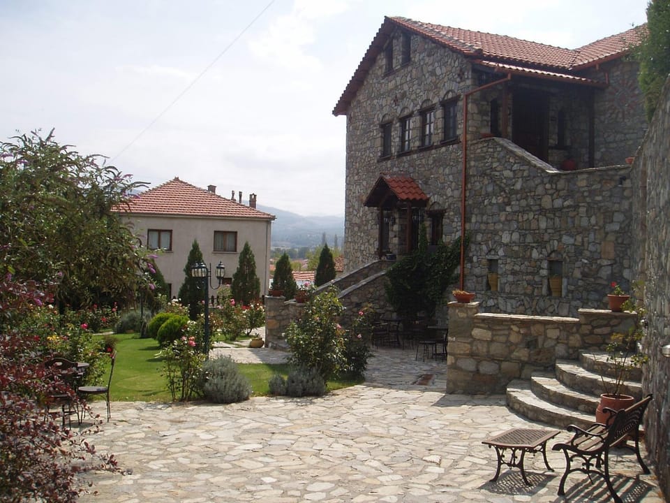 Facade/entrance, Spring, Garden