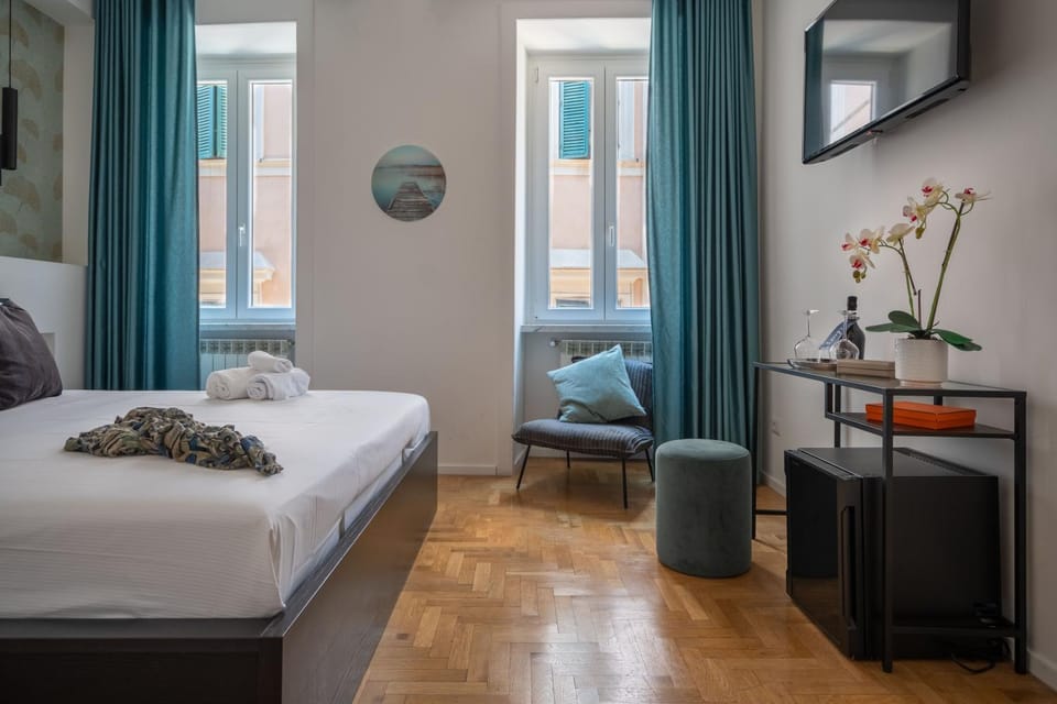 Bed, Seating area, Bedroom