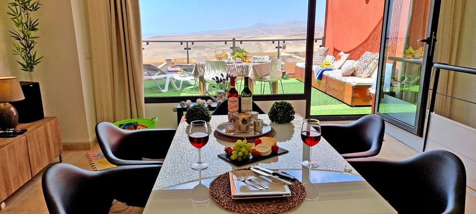 Balcony/Terrace, Dining area, Mountain view