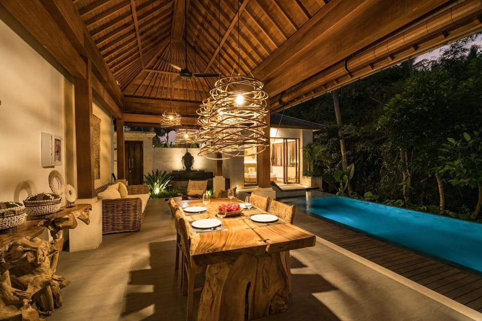 Seating area, Dining area, Pool view, Swimming pool