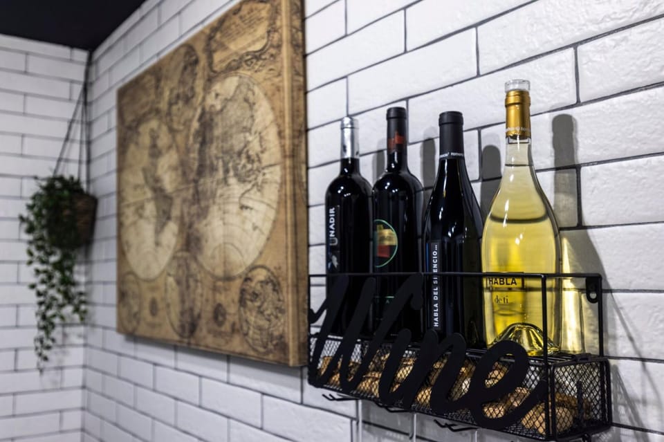 Lounge or bar, Alcoholic drinks