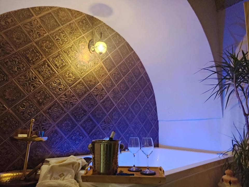 Amira 1899 Luxury Suite Private Spa Jacuzzi and Sauna House in Galatina