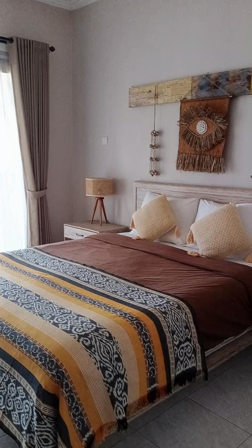 Photo of the whole room, Bedroom