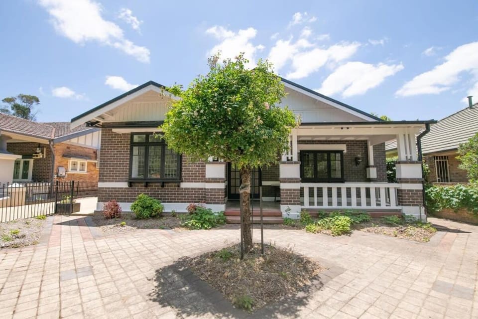 Summer House House in Orange