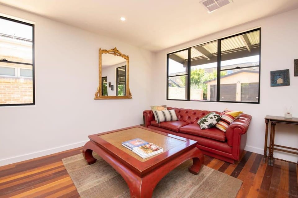 Summer House House in Orange