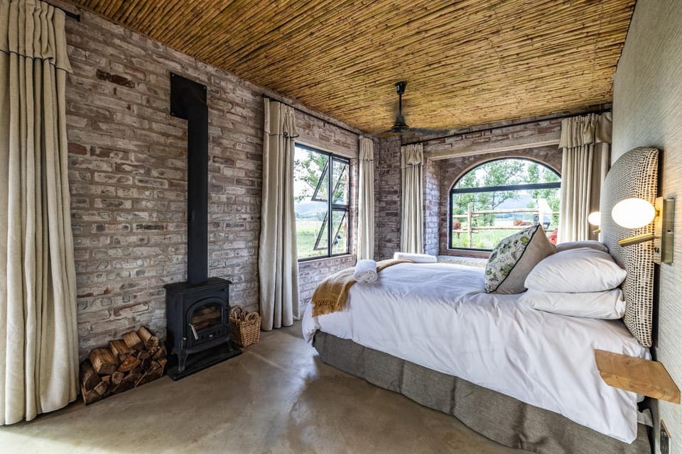 Bedroom, fireplace