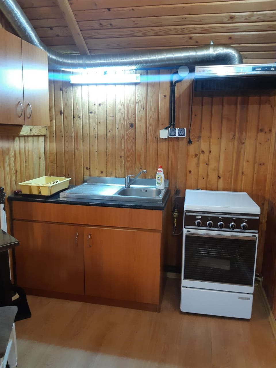 Kitchen or kitchenette, hair dresser, kitchen