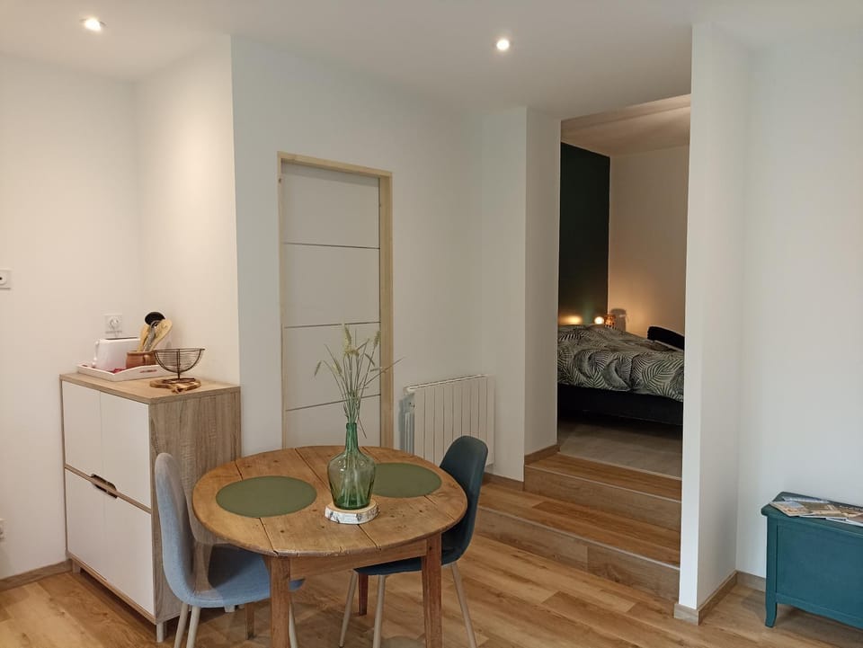 Kitchen or kitchenette, Living room, Photo of the whole room, Seating area, Dining area