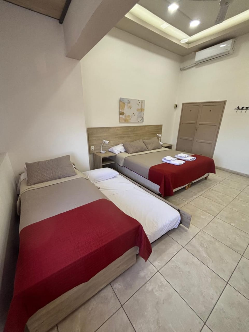 Bed, TV and multimedia, Photo of the whole room, Bedroom, air conditioner