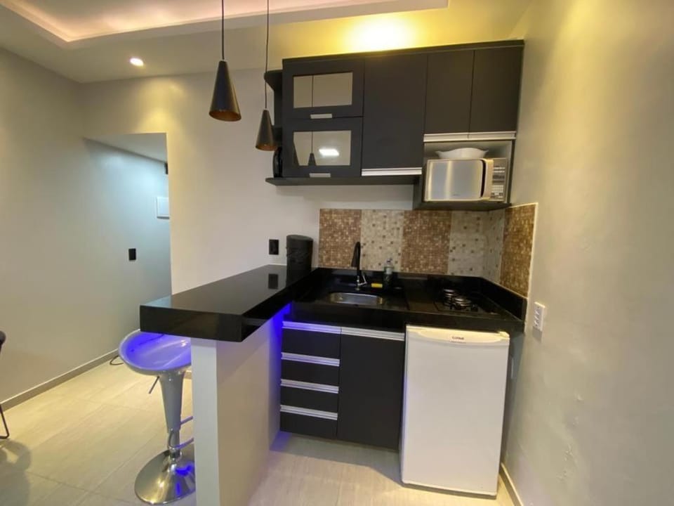Kitchen or kitchenette, minibar, stove