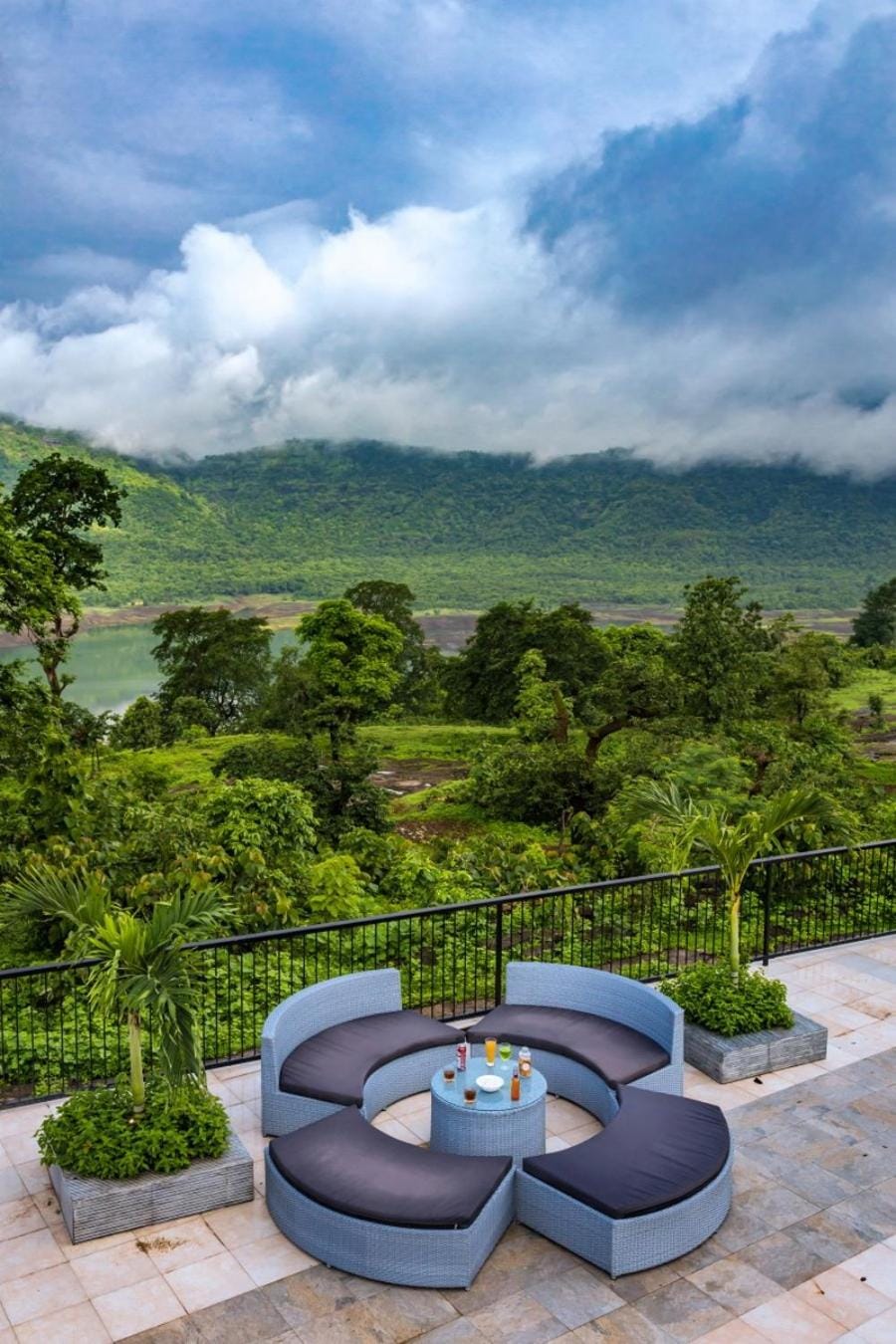 Patio, Nearby landmark, Day, Natural landscape, Balcony/Terrace, Balcony/Terrace, Seating area, Mountain view