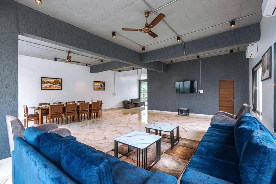 Communal lounge/ TV room, TV and multimedia, Living room, Seating area, Dining area, Evening entertainment