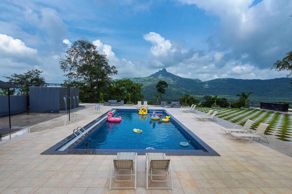 Day, Natural landscape, City view, Mountain view, Pool view, Swimming pool, sunbed