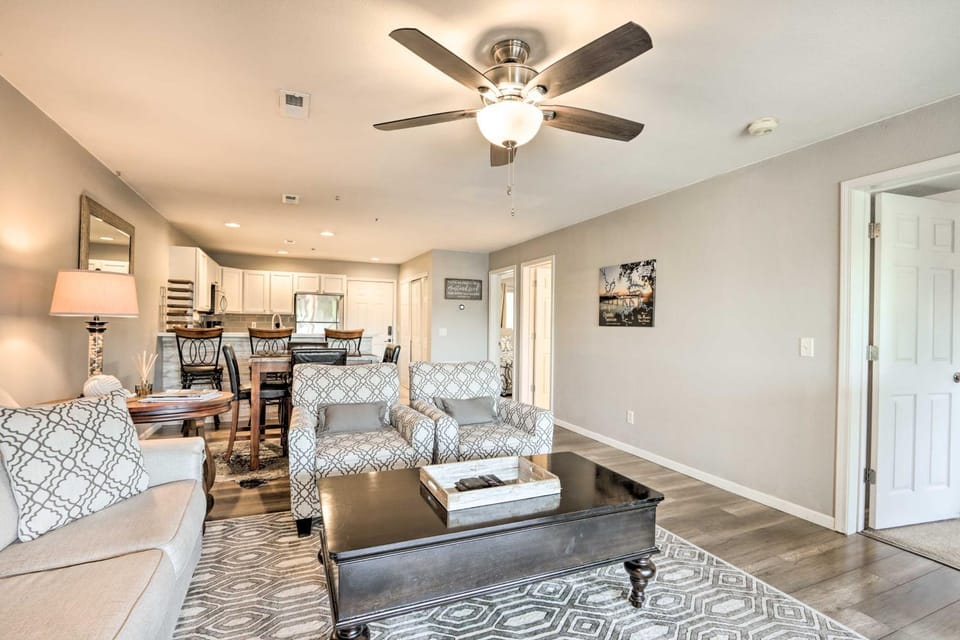 Beach and Pool Access Lake of the Ozarks Condo! Apartment in Osage Beach