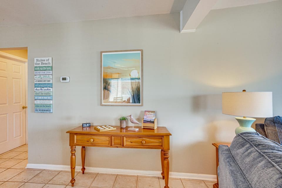 Harbor Island Condo with Deck - Steps to Beach! House in South Carolina