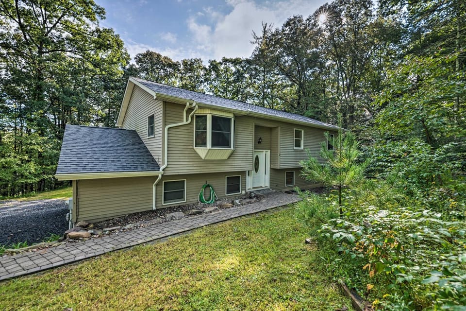 Hot Tub & Yard: Stroudsburg Home in Poconos House in Pocono Mountains