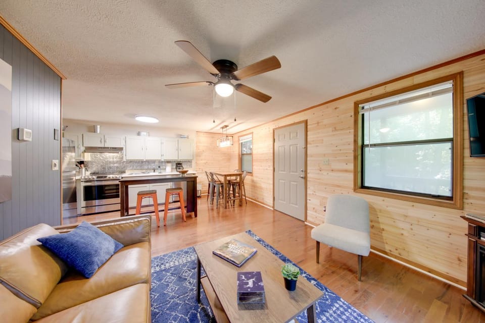 Pet-Friendly Ellijay Cabin in the Woods on 1 Acre! Cabin in Georgia