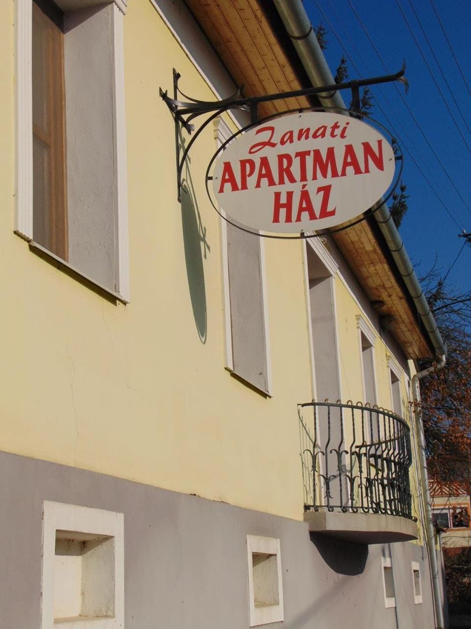 Zanati Apartmannház Apartment in Hungary