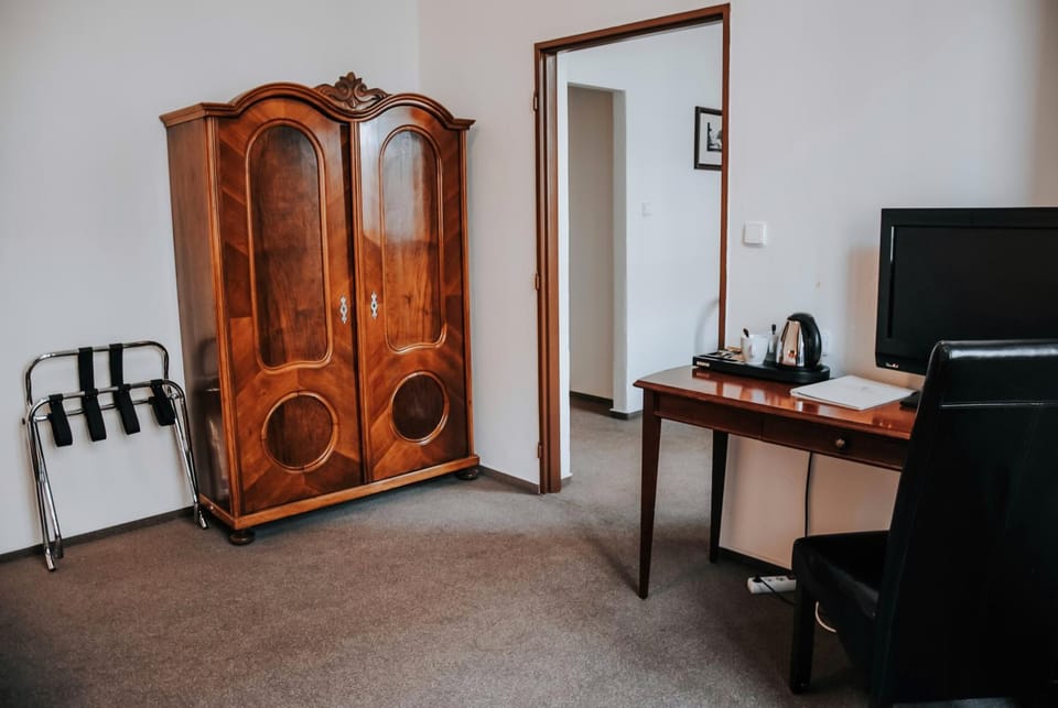TV and multimedia, Coffee/tea facilities, hair dresser, wardrobe