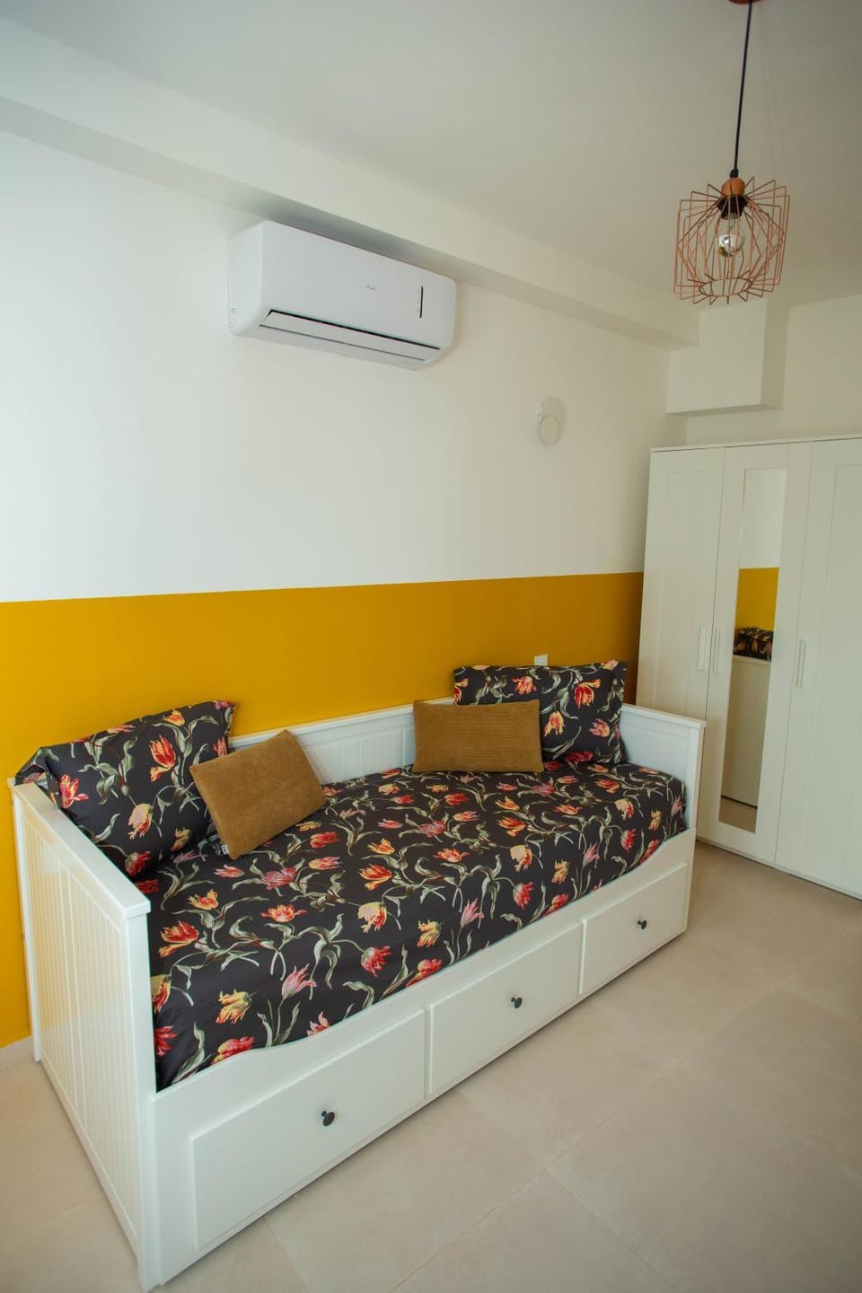 Bed, Bedroom, air conditioner