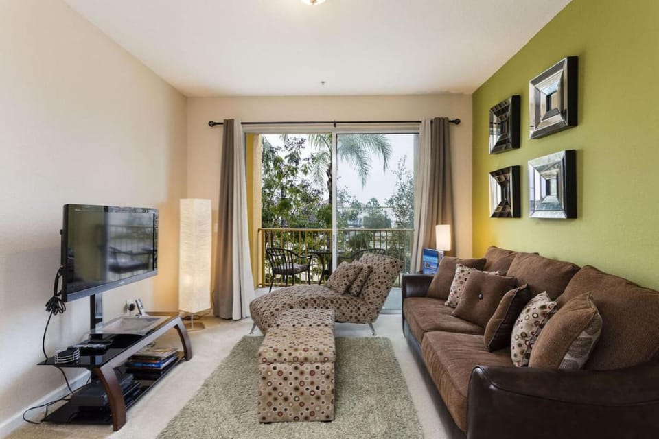 Spacious 2BR 2BA with Balcony 5 Mins to Convention Center & Epic Universe House in Orlando