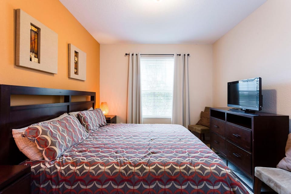 Spacious 2BR 2BA with Balcony 5 Mins to Convention Center & Epic Universe House in Orlando