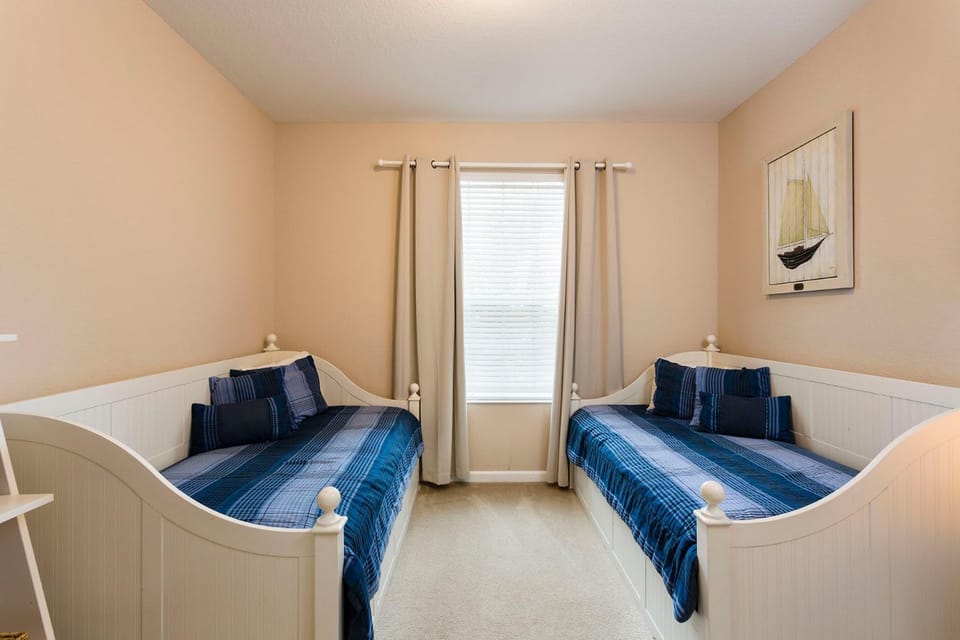 Spacious 2BR 2BA with Balcony 5 Mins to Convention Center & Epic Universe House in Orlando