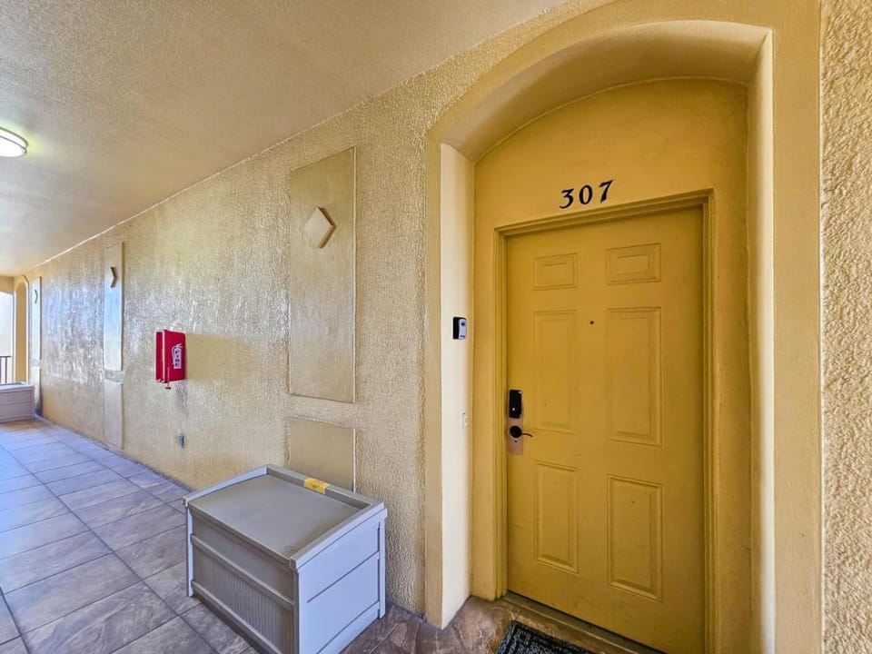 Modern Condo 5min to Conv Center with balcony House in Orlando