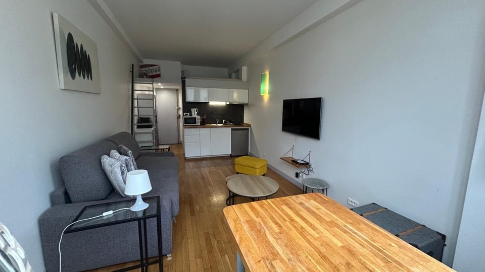 Communal lounge/ TV room, TV and multimedia, Kitchen or kitchenette, Living room, Seating area, Dining area, minibar, oven, stove