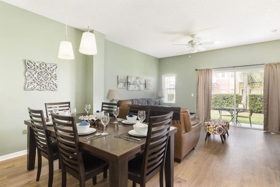Family Getaway Townhome at Lake Berkley 15min to Disney House in Lake Berkley