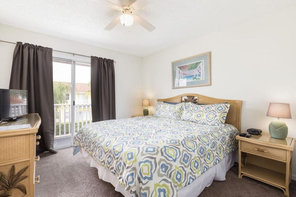Family Getaway Townhome at Lake Berkley 15min to Disney House in Lake Berkley