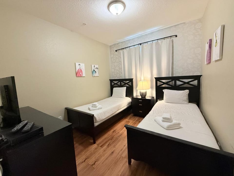 3Br 2Bath Condo Balcony 5min Conv Center 1388ft House in Orlando