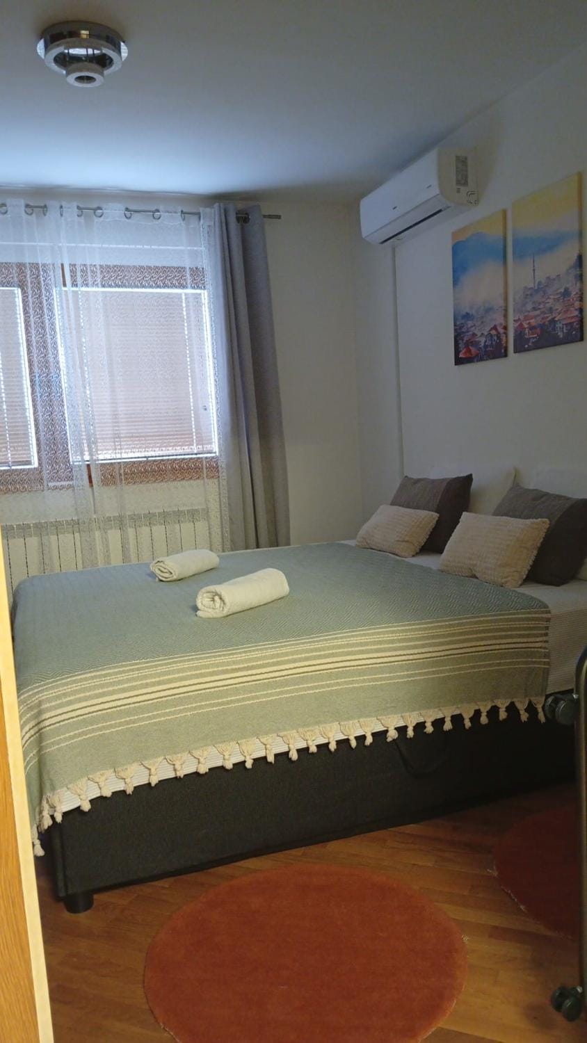 Apartman sa garažom i internetom Apartment in Sarajevo