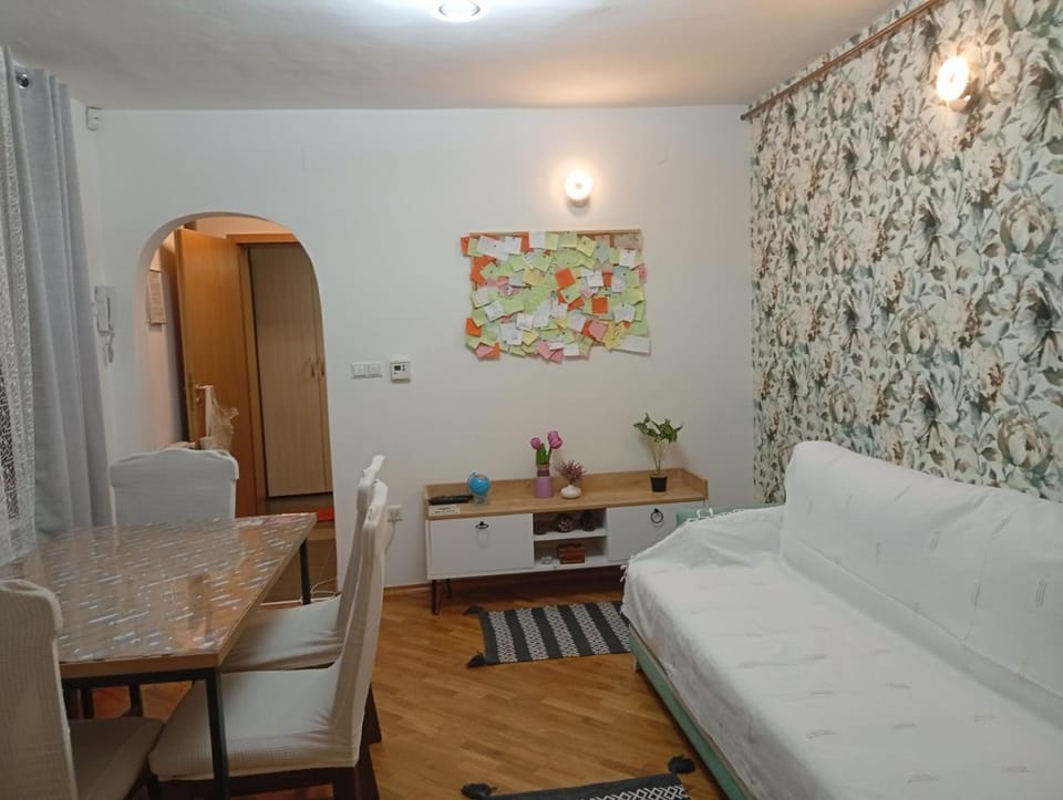 Apartman sa garažom i internetom Apartment in Sarajevo