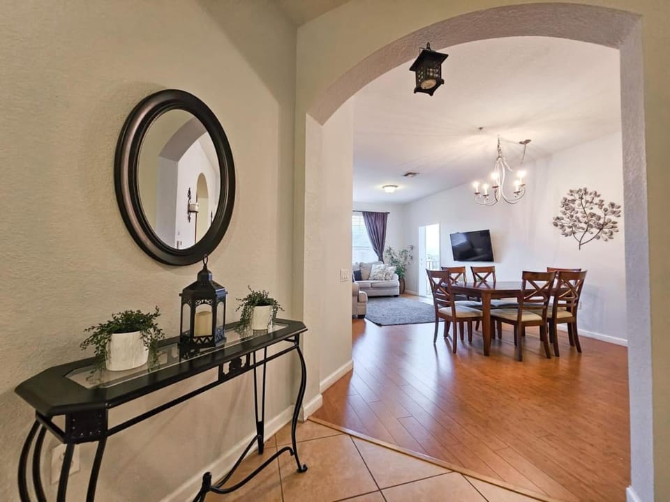3Br 2Bath Condo Balcony 5min Conv Center 1410ft House in Highlands Reserve
