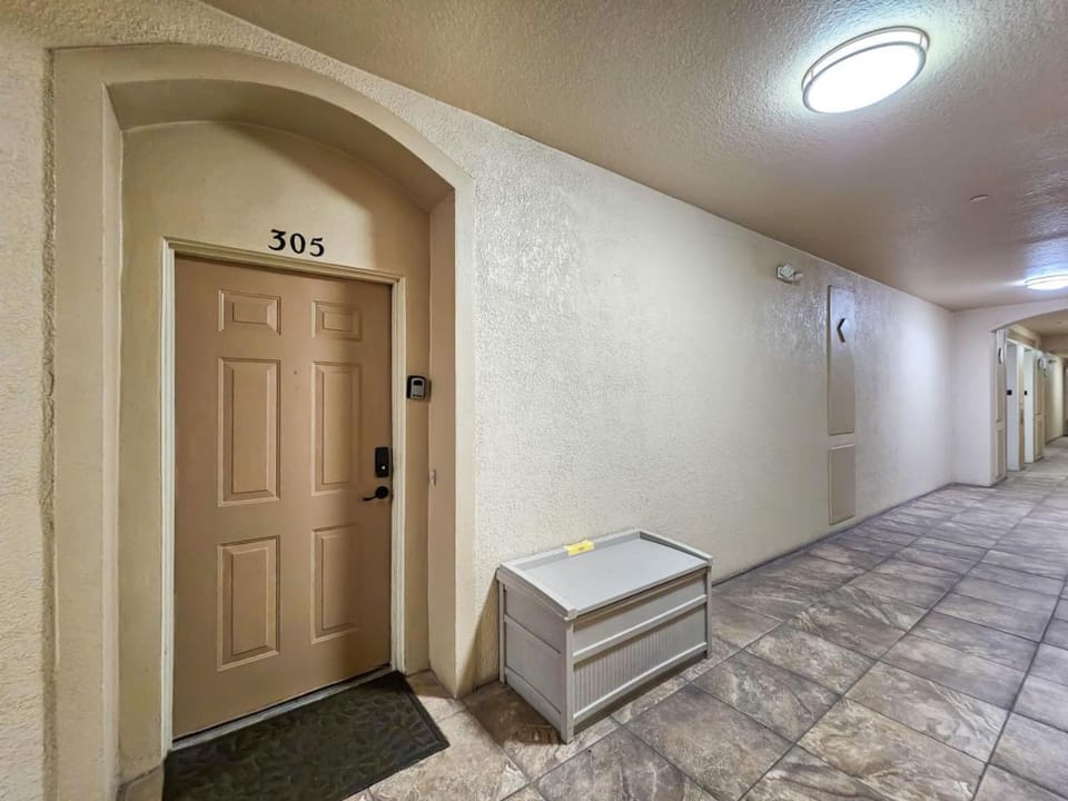 3Br 2Bath Condo Balcony 5min Conv Center 1410ft House in Highlands Reserve