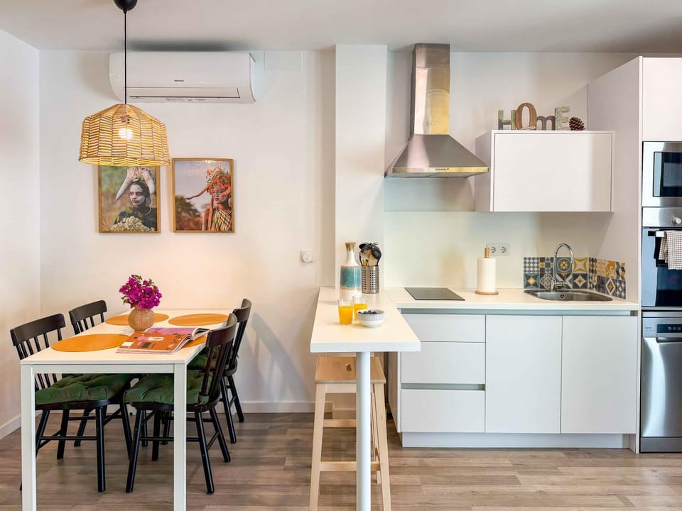 Kitchen or kitchenette, Living room, Dining area, oven