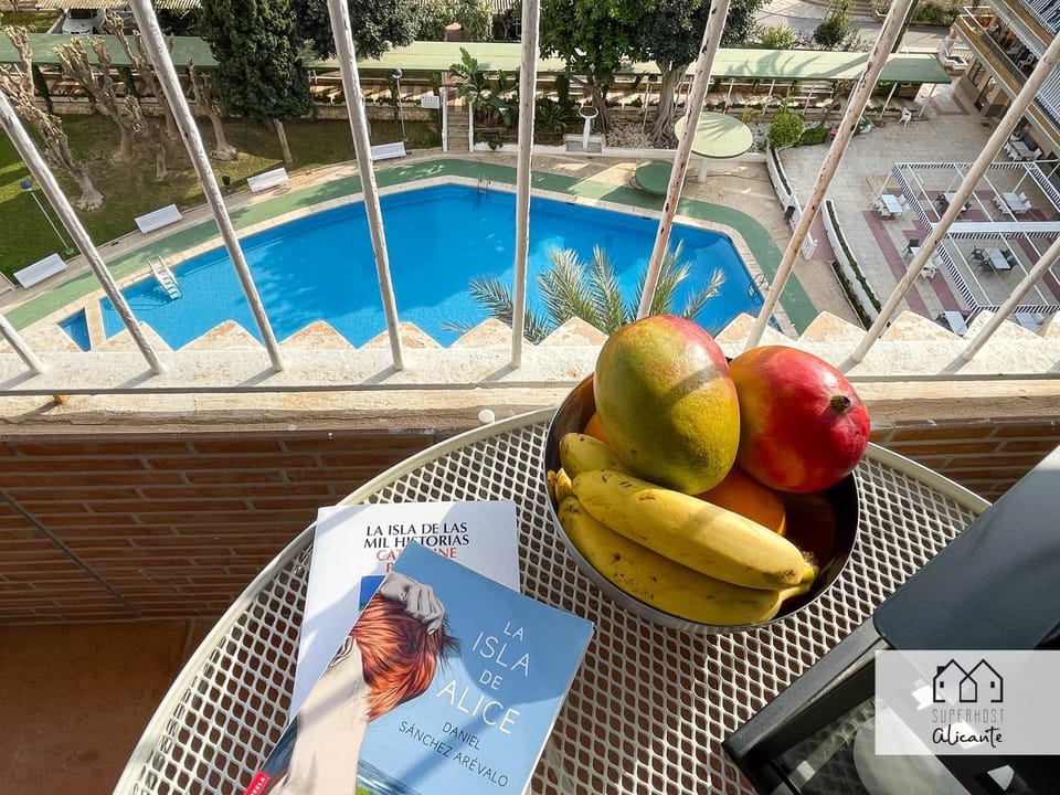 Muy luminoso, con piscina y a 5 min de la playa. Apartment in Alicante