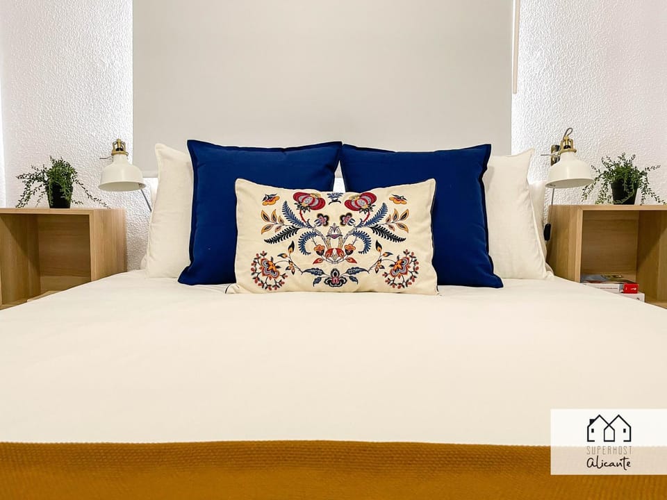 Muy luminoso, con piscina y a 5 min de la playa. Apartment in Alicante
