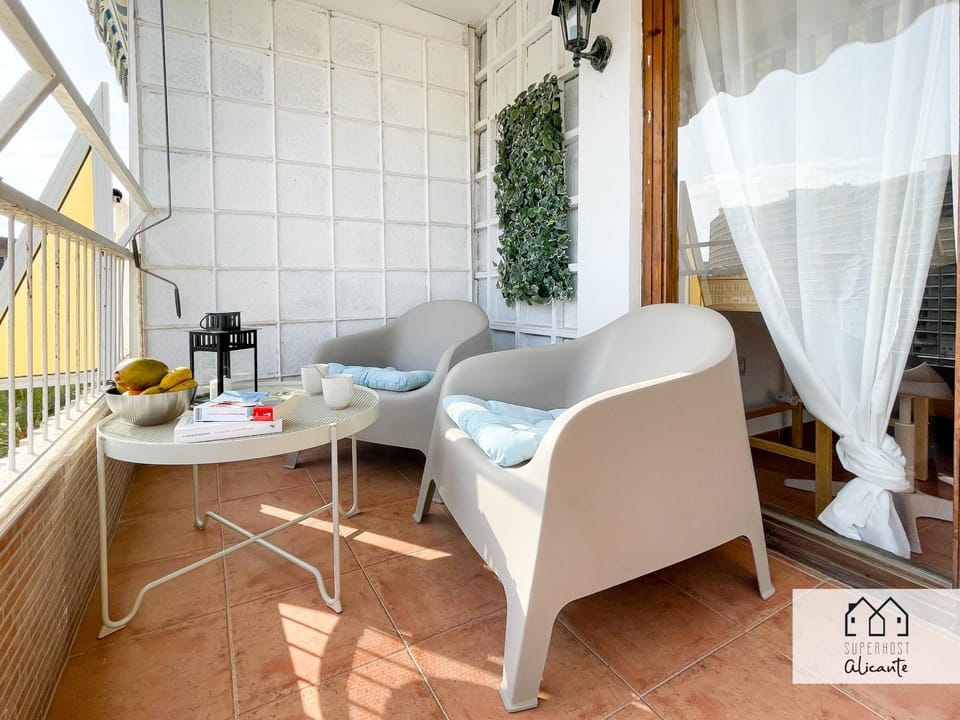 Muy luminoso, con piscina y a 5 min de la playa. Apartment in Alicante